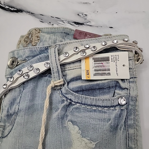 TRUCE Girls Light Wash Denim Jean Shorts Size 7 with Studded Belt and Chain - Picture 7 of 10